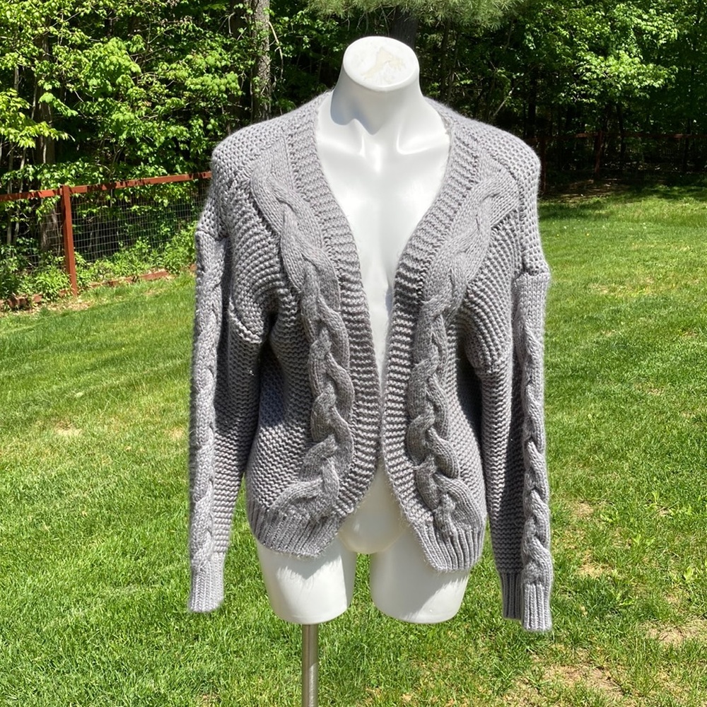 Heavy shaker and cable knit medium gray super soft open front sweater size S